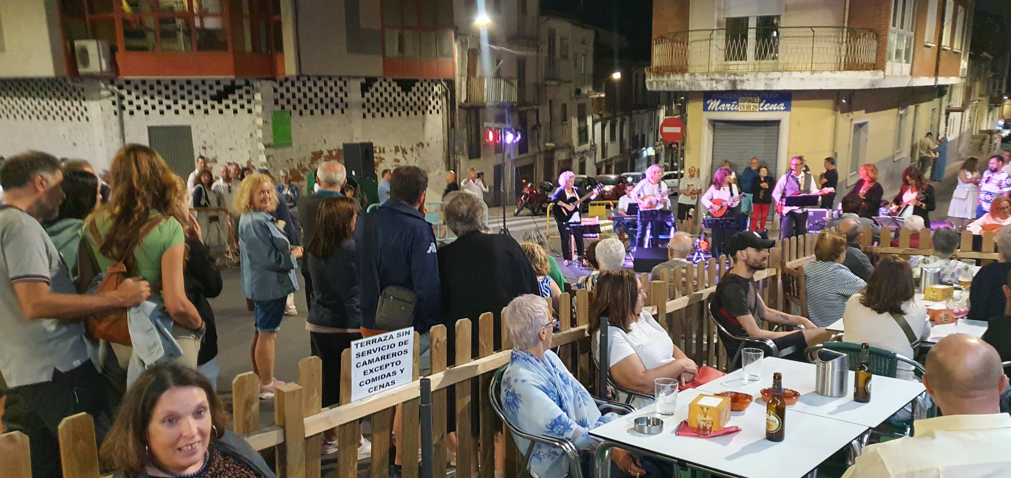 Buena acogida de las actuaciones en las terrazas como antesala de las fiestas en Béjar