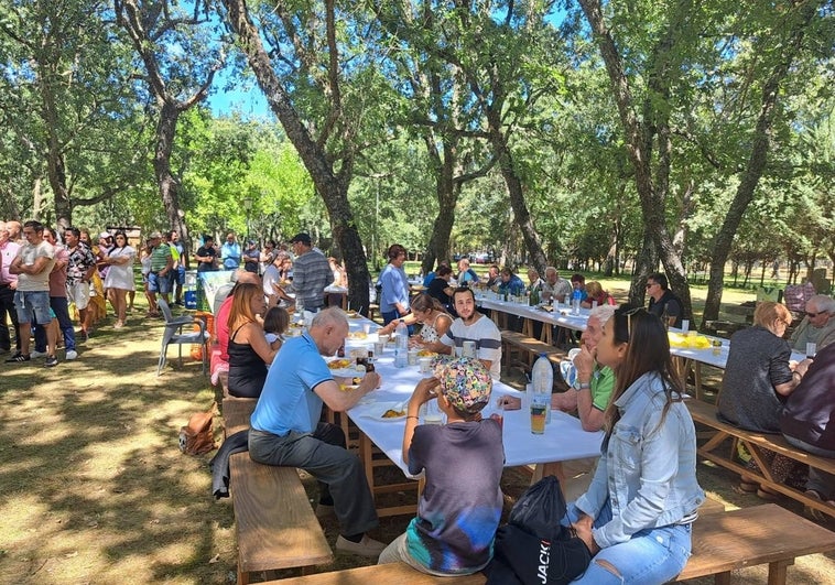 Sabrosa paella como premio a la tradición en Agallas