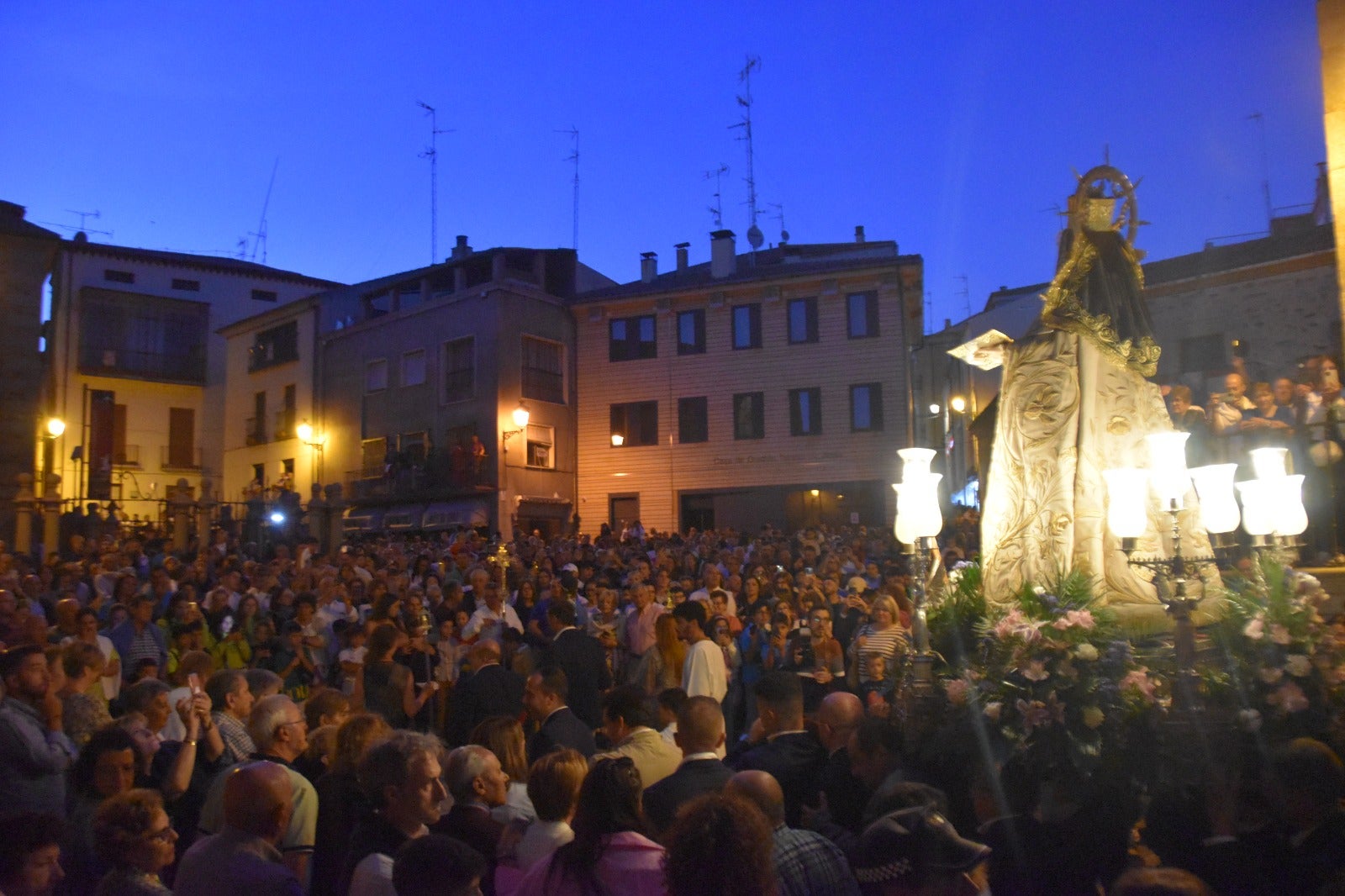 Alba arropa a Santa Teresa en su vuelta a clausura hasta octubre