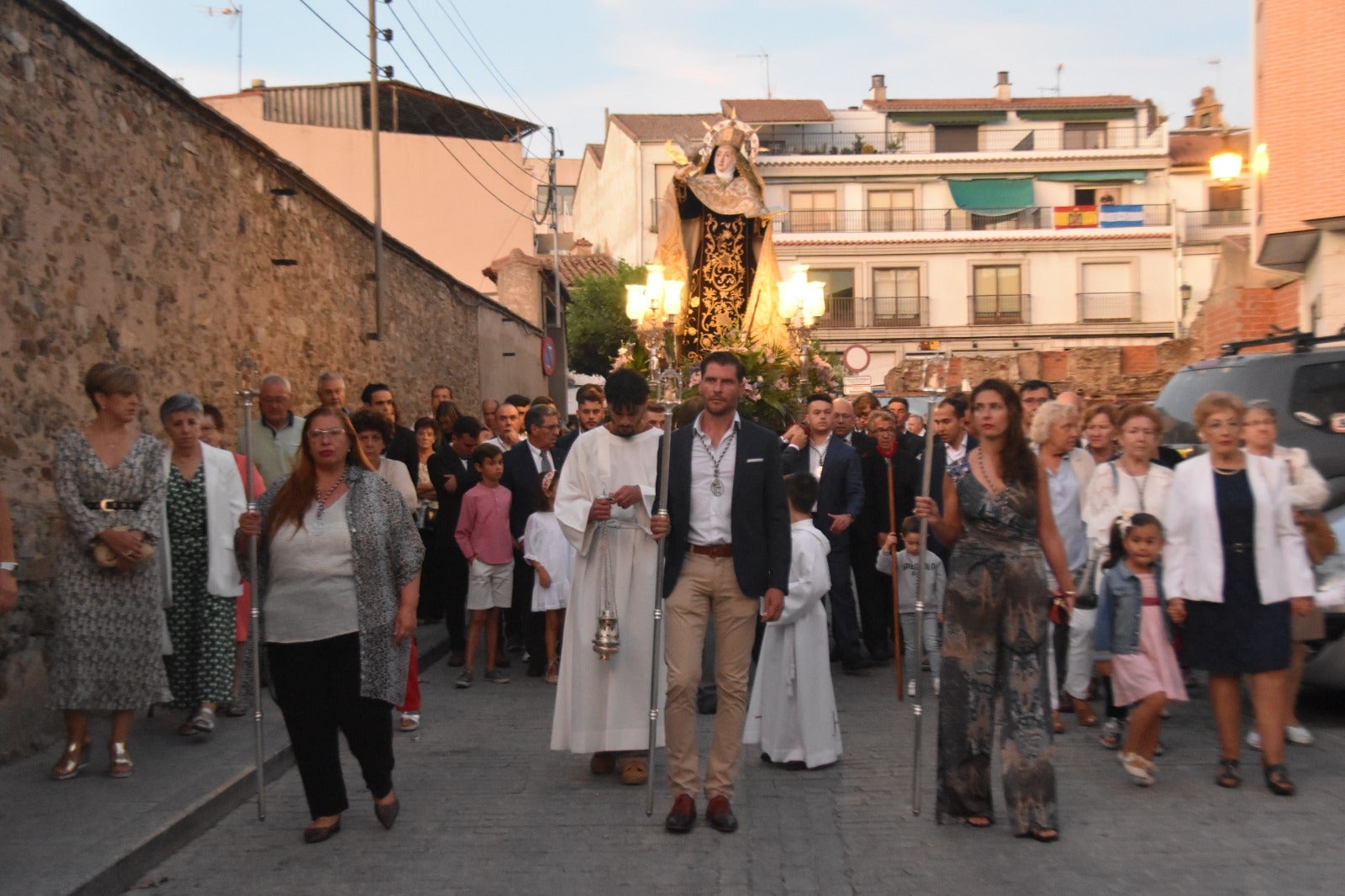 Alba arropa a Santa Teresa en su vuelta a clausura hasta octubre