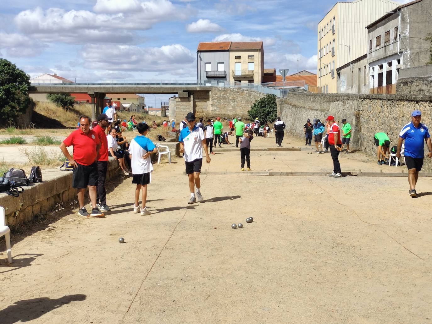 Guijuelo disfruta de la petanca con un torneo nacional