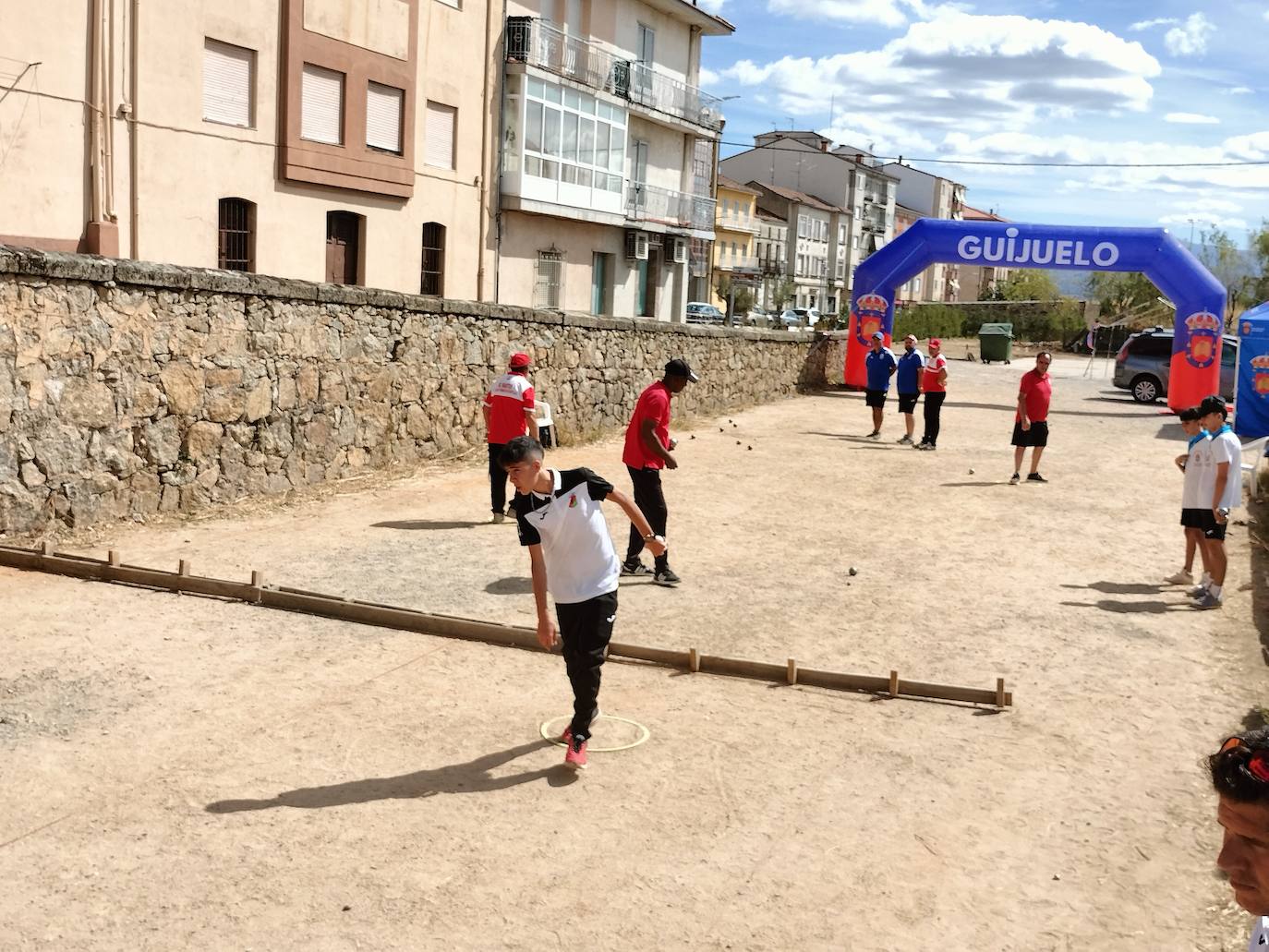 Guijuelo disfruta de la petanca con un torneo nacional