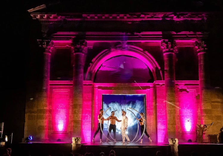 Imagen principal - Espectáculos premiados por el público: David Vento Dance Theater, L'Om-Imprebís y Marcel Gros.