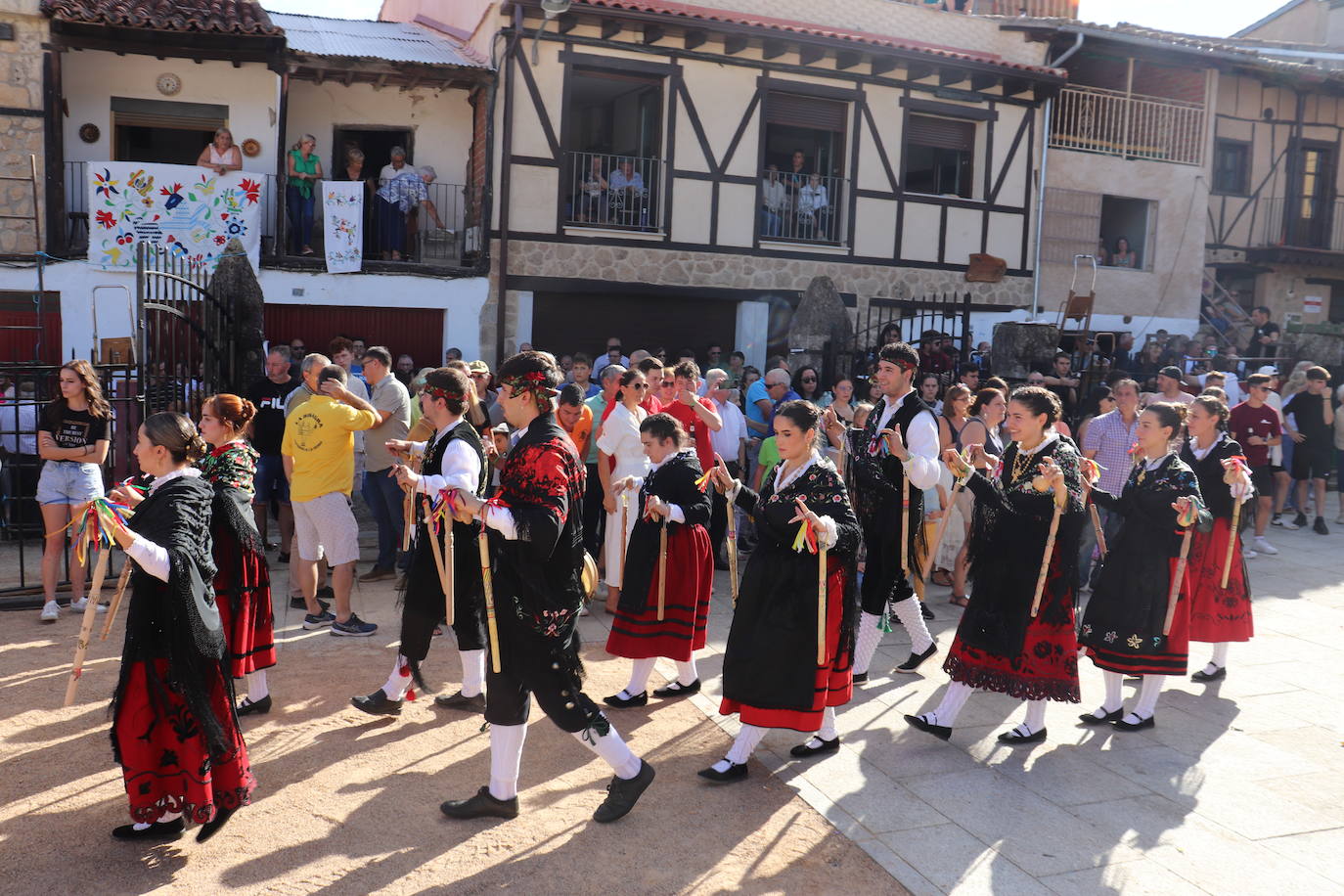 Los toros y la tradición despiden la fiesta en Santibáñez de la Sierra