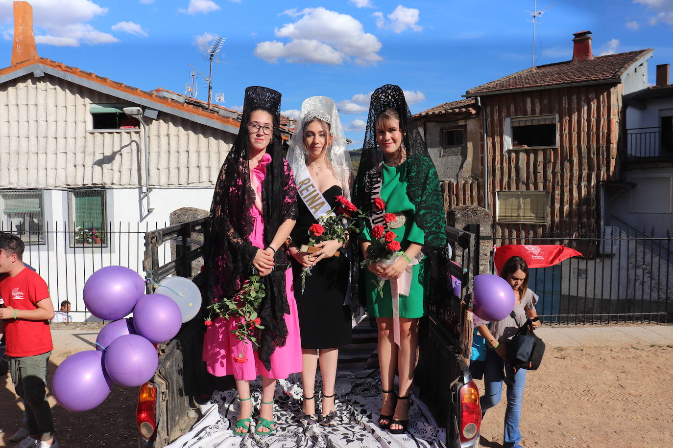 Los toros y la tradición despiden la fiesta en Santibáñez de la Sierra