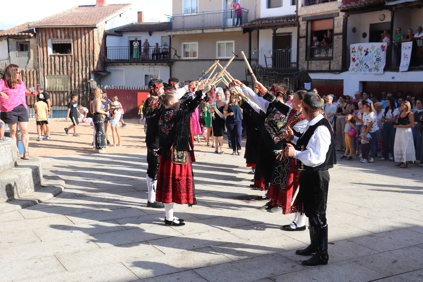 Los toros y la tradición despiden la fiesta en Santibáñez de la Sierra