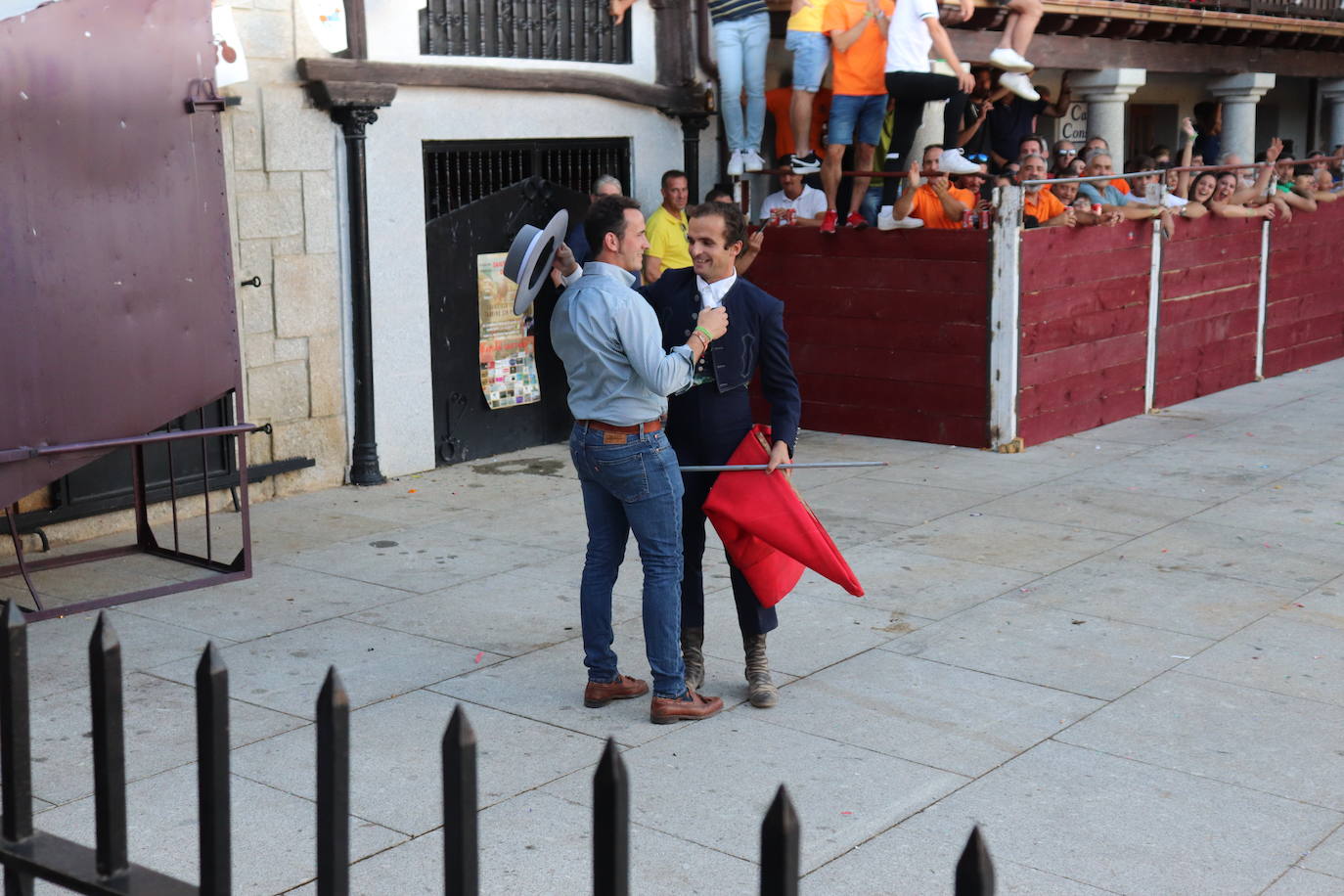 Los toros y la tradición despiden la fiesta en Santibáñez de la Sierra