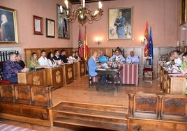 La Corporación municipal de Ciudad Rodrigo reunida ayer en sesión ordinaria de pleno bajo la presidencia del alcalde, Marcos Iglesias