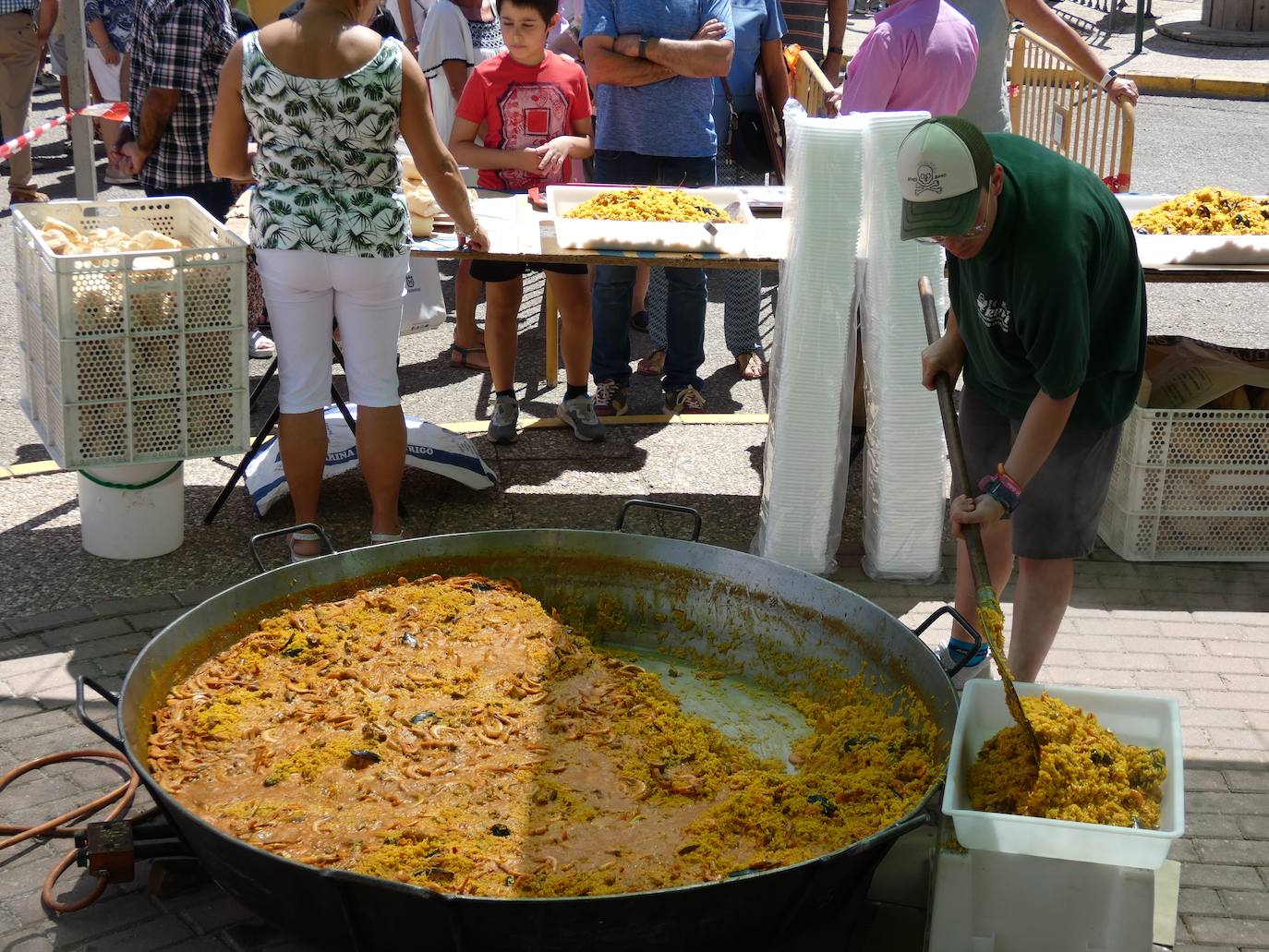 Las 800 raciones de paella que unen a los de Villaflores