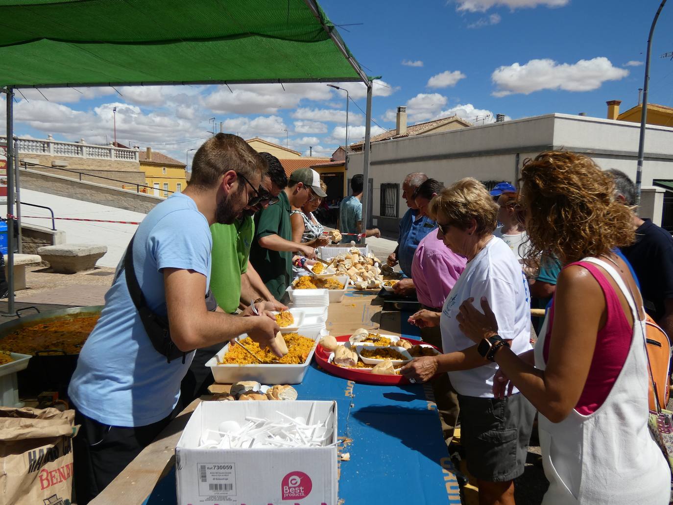 Las 800 raciones de paella que unen a los de Villaflores