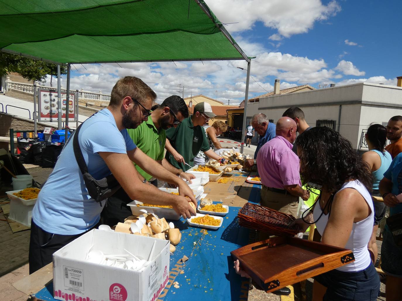 Las 800 raciones de paella que unen a los de Villaflores