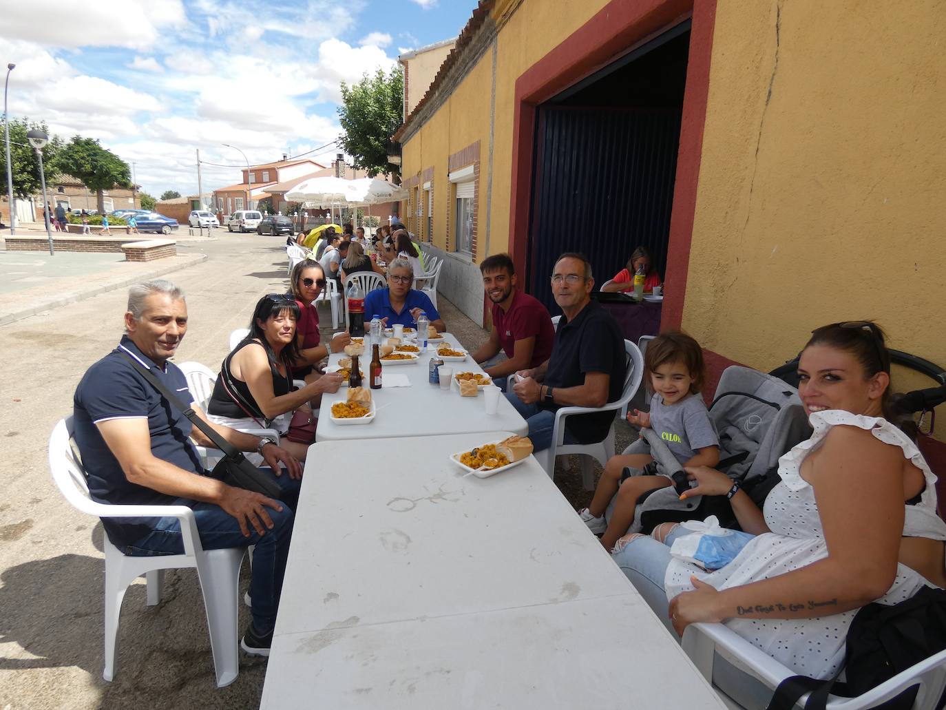 Las 800 raciones de paella que unen a los de Villaflores