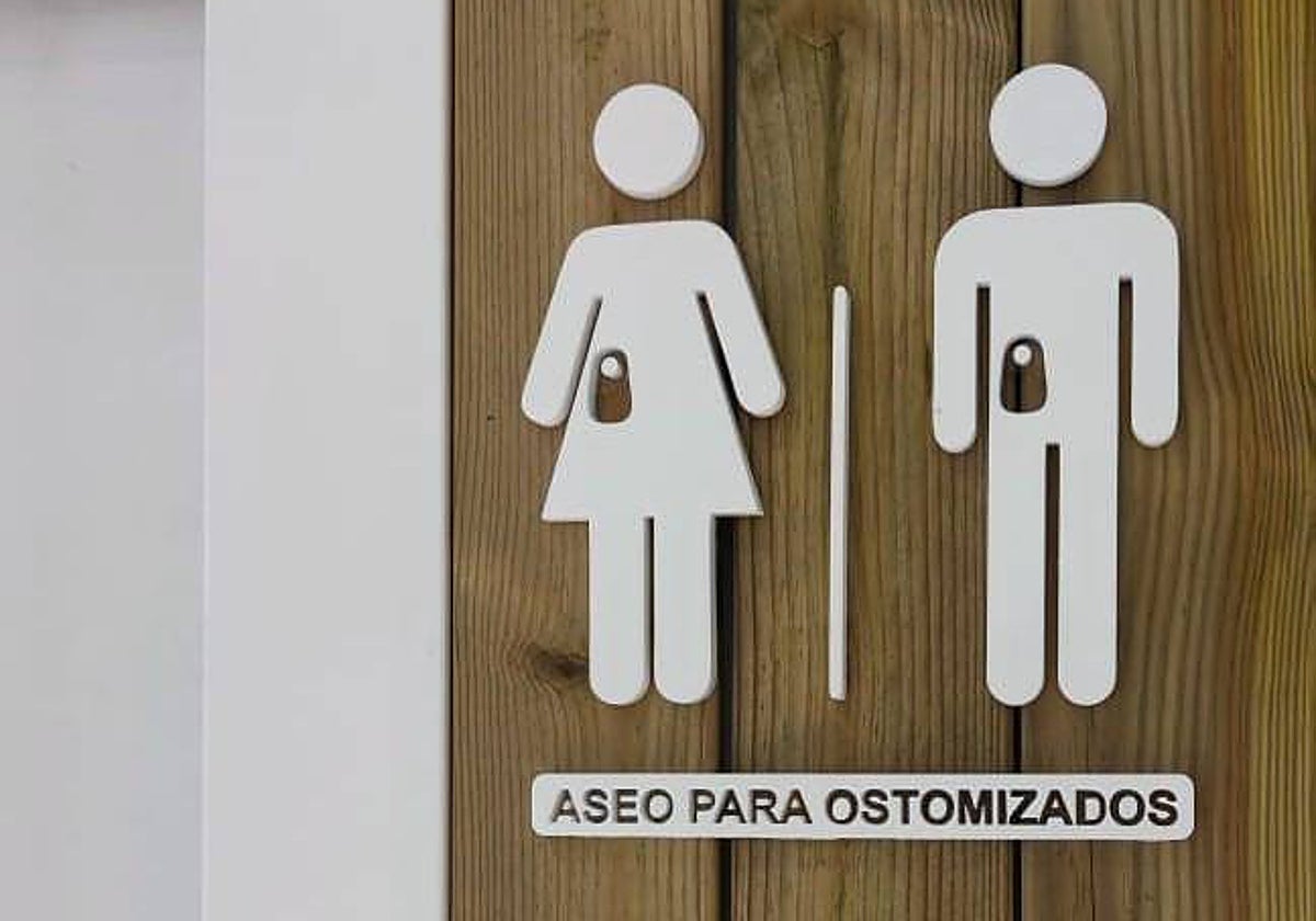 Señales de los nuevos aseos para ostomizados