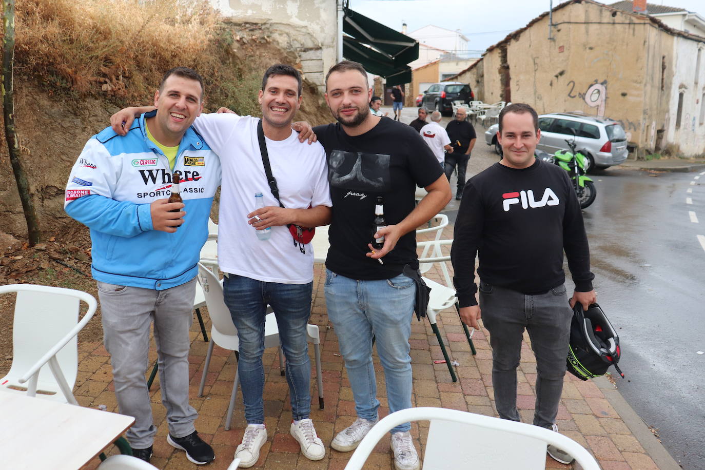 La lluvia no puede con las motos en Cespedosa de Tormes