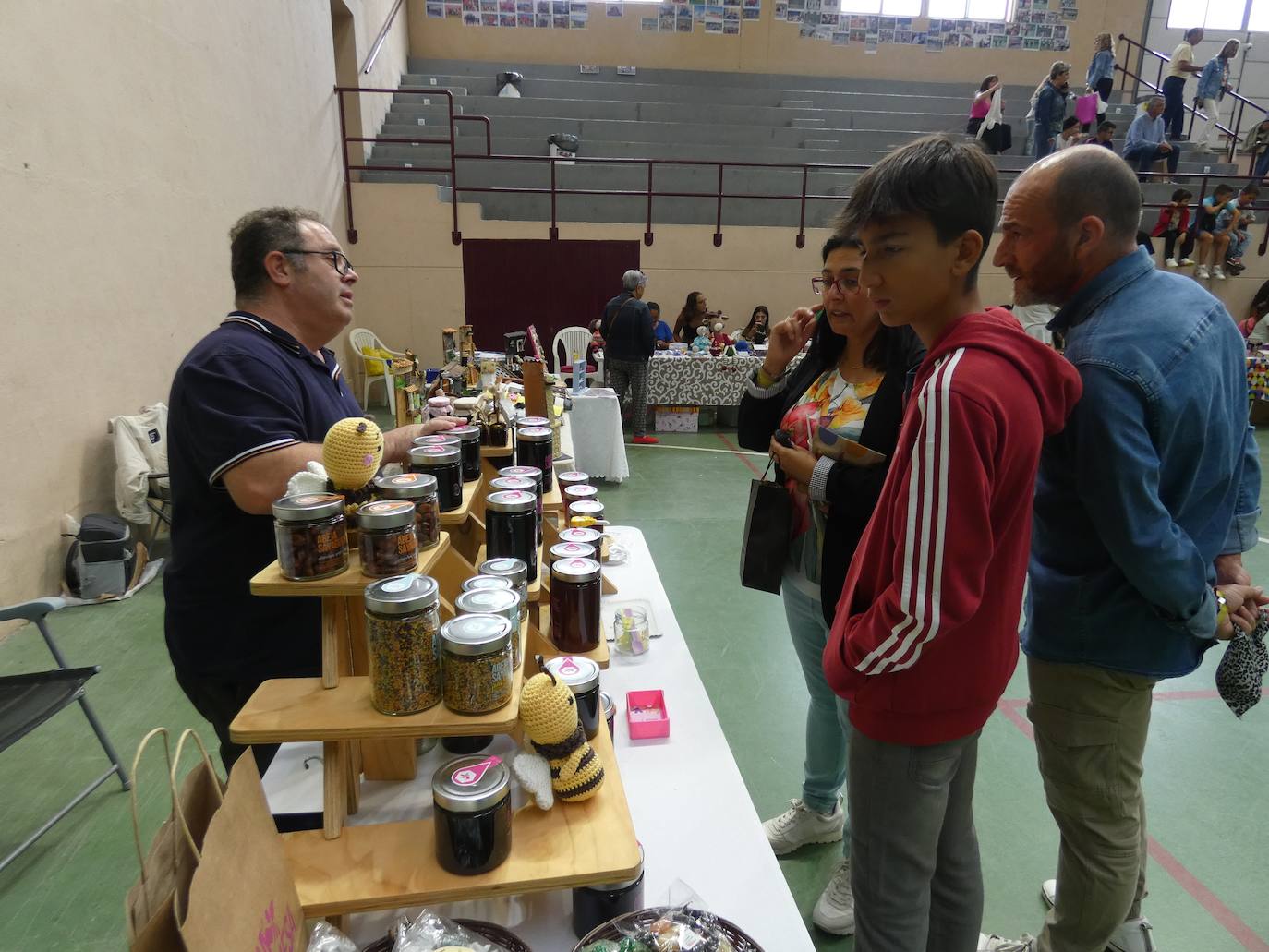 Multitudinaria primera feria Villa Aurea de Villoria