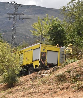 Imagen secundaria 2 - Alarma en Candelario por el incendio de una vivienda