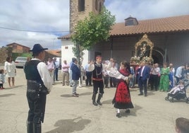 Bailes en honor a la Virgen de la Antigua en la procesión del año pasado.