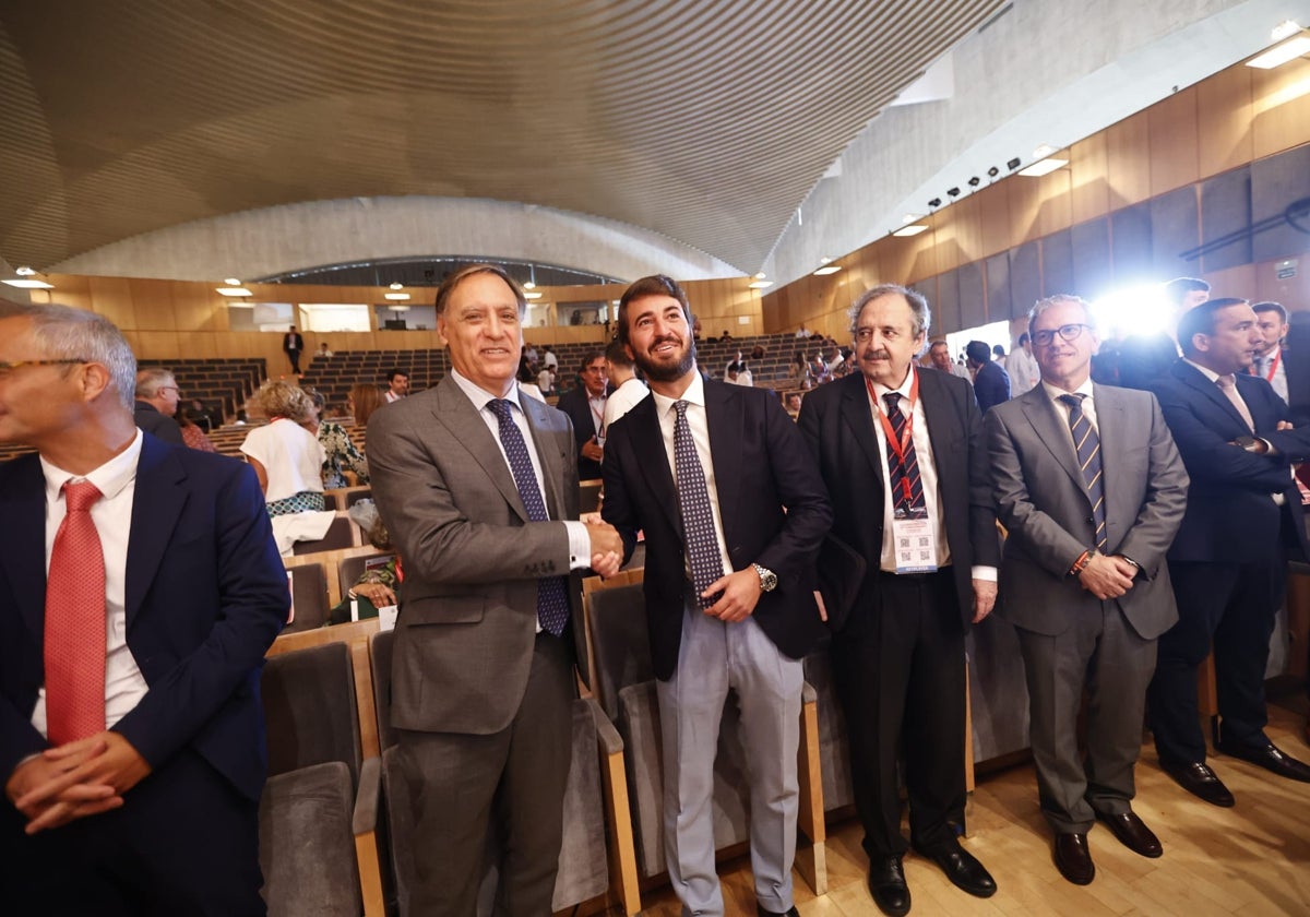 García Gallardo junto al alcalde de Salamanca en la inauguración de Startup Olé.