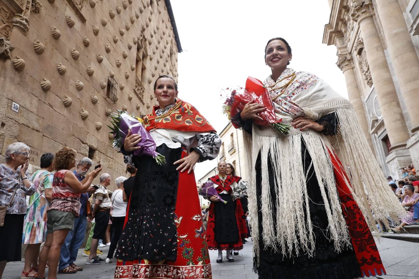 Los charros lucen sus exquisitas galas para arropar a la Virgen de la Vega