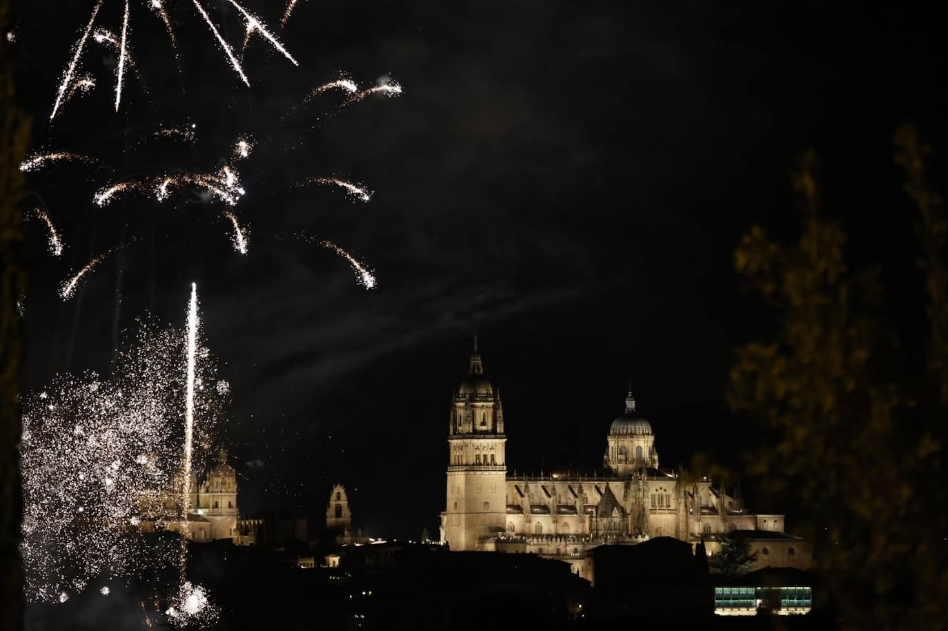 Pólvora en el cielo charro para inaugurar las fiestas