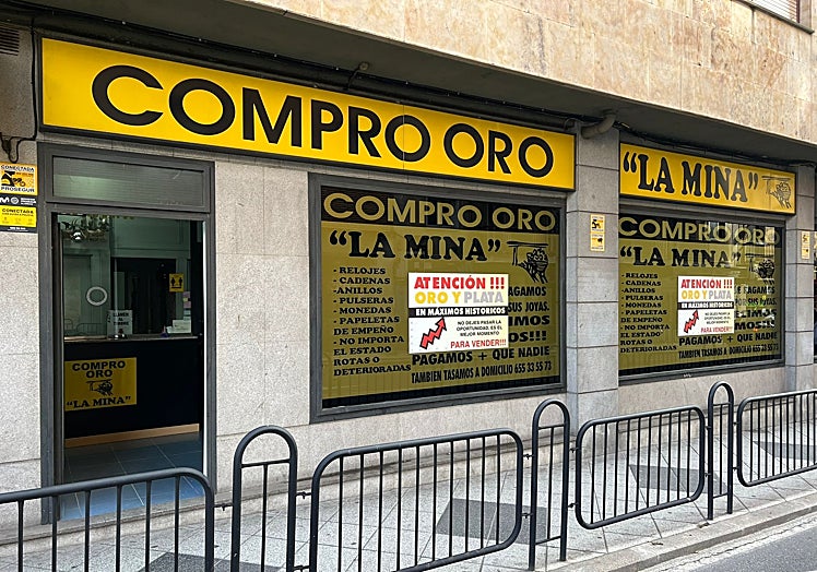 «Compro Oro-La Mina», situado en el Paseo San Antonio, 6.