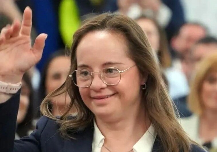 La nueva diputada en Les Corts Mar Galcerán, la primera parlamentaria con síndrome de Down.