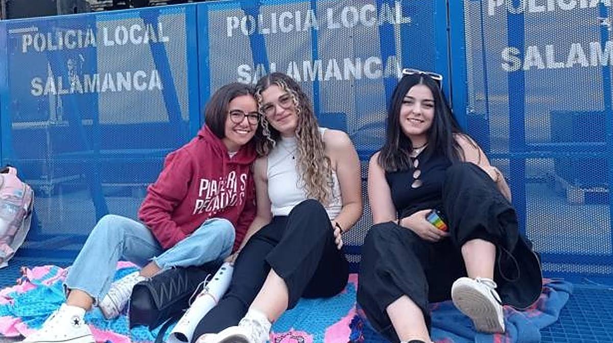 «Llevamos desde las cinco de la mañana para ver en primera fila a Vanesa Martín»