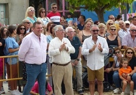 Alex González, alcalde de Villoria, Alfonso El Pindoque, pregonero, y Juan Carlos Noreña, teniente de alcalde de Villoria.