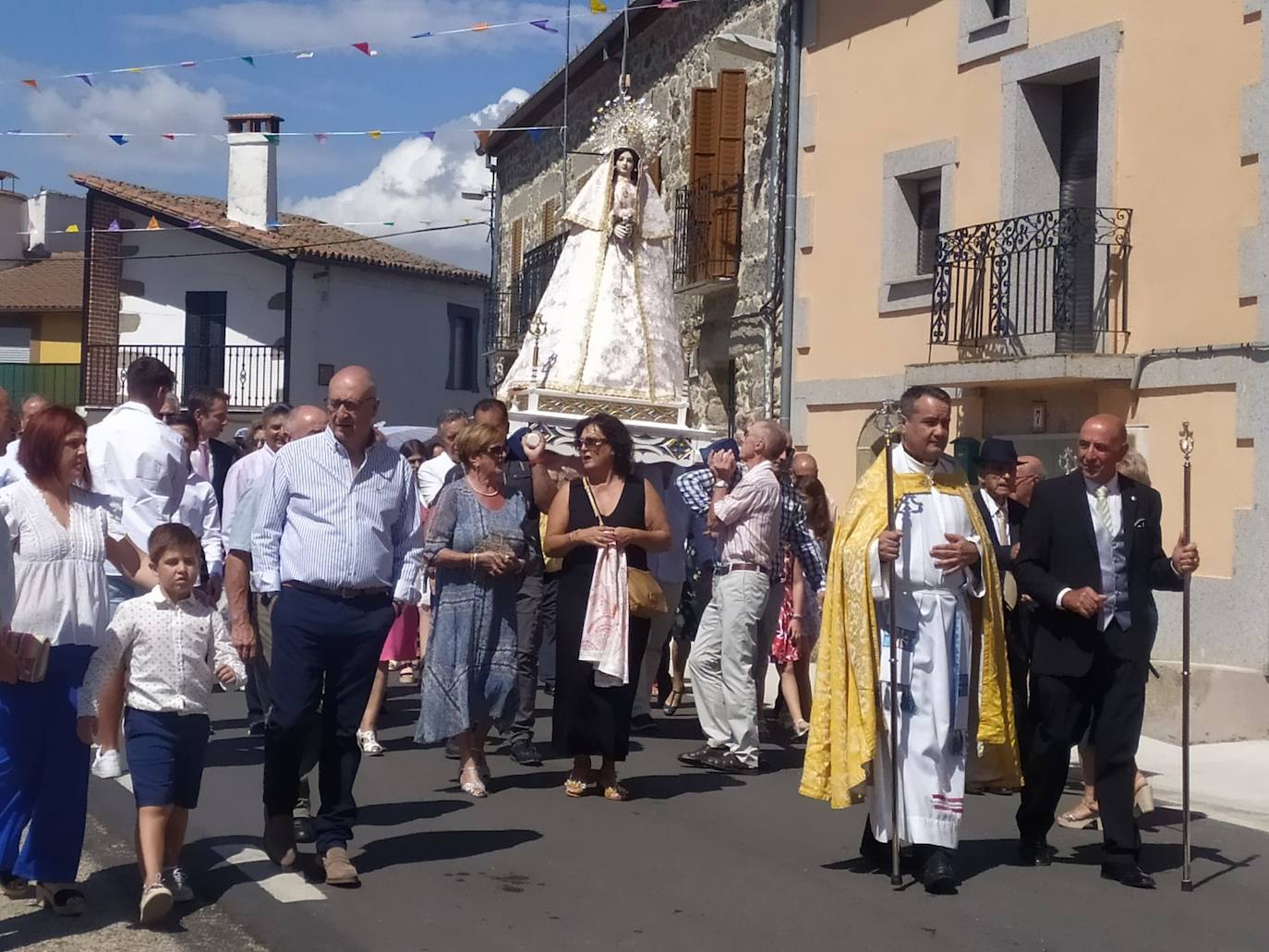 Gallegos de Solmirón no falla a la Virgen de Gracia Carrero