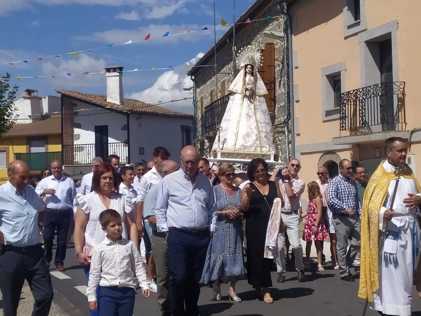 Gallegos de Solmirón no falla a la Virgen de Gracia Carrero