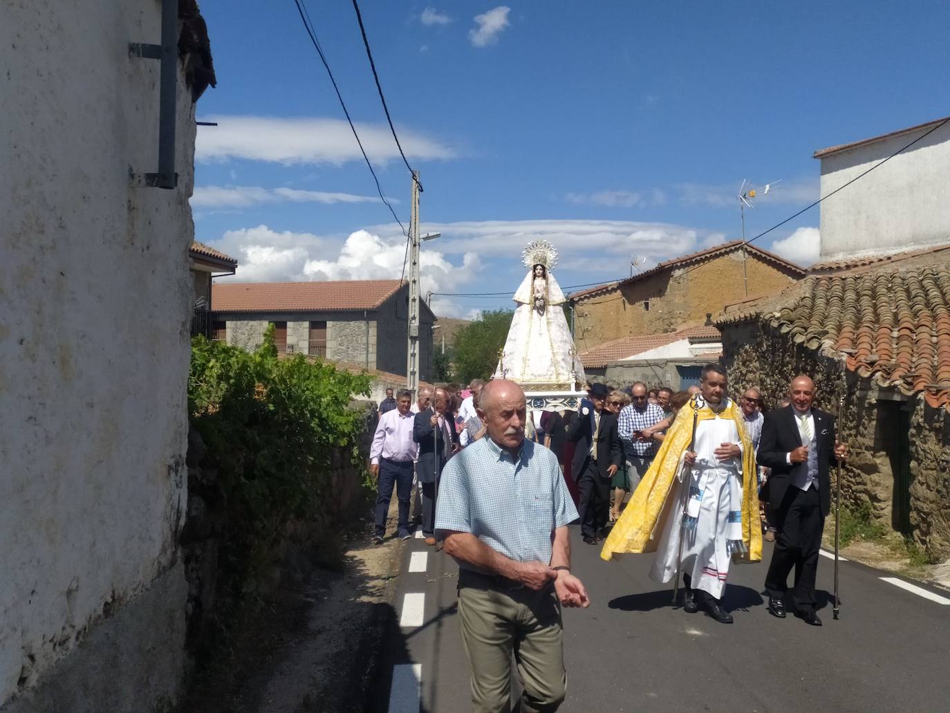 Gallegos de Solmirón no falla a la Virgen de Gracia Carrero