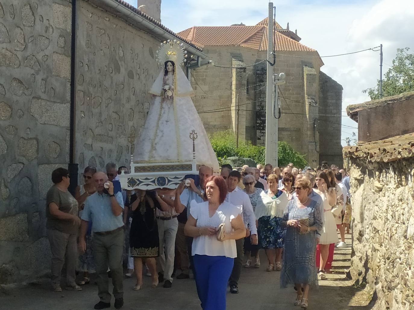 Gallegos de Solmirón no falla a la Virgen de Gracia Carrero