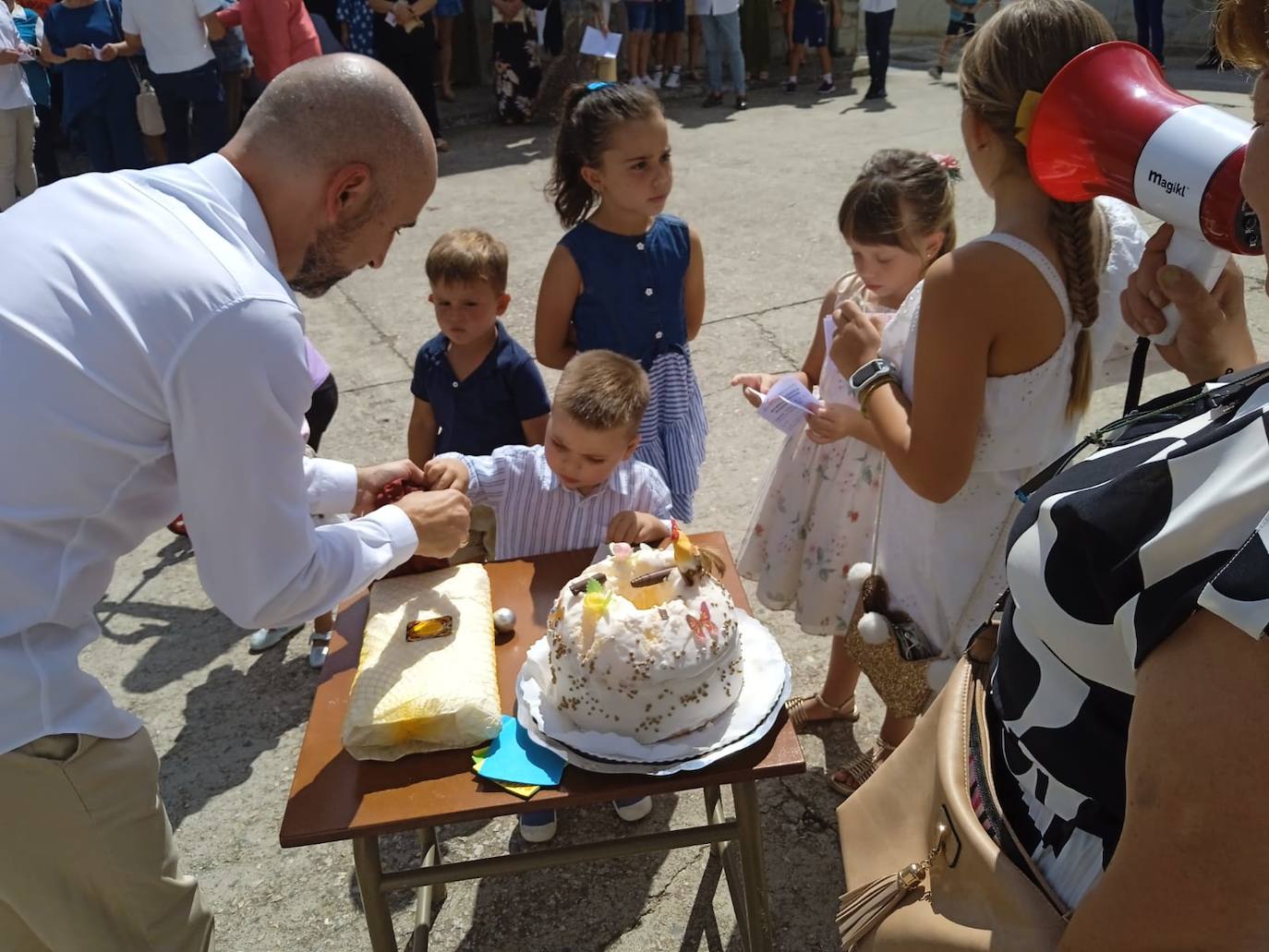 Los fieles de Aldeavieja de Tormes se vuelcan con la Virgen de la Antigua