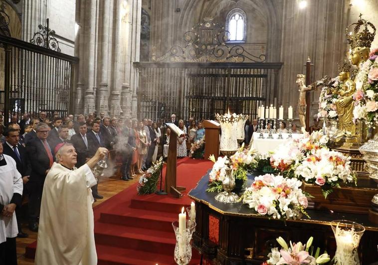 La Catedral acoge la tradicional misa en honor a la Virgen de la Vega