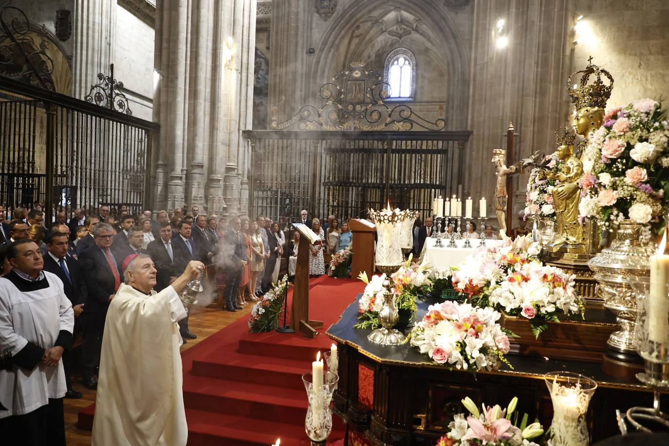 La Catedral acoge la tradicional misa en honor a la Virgen de la Vega
