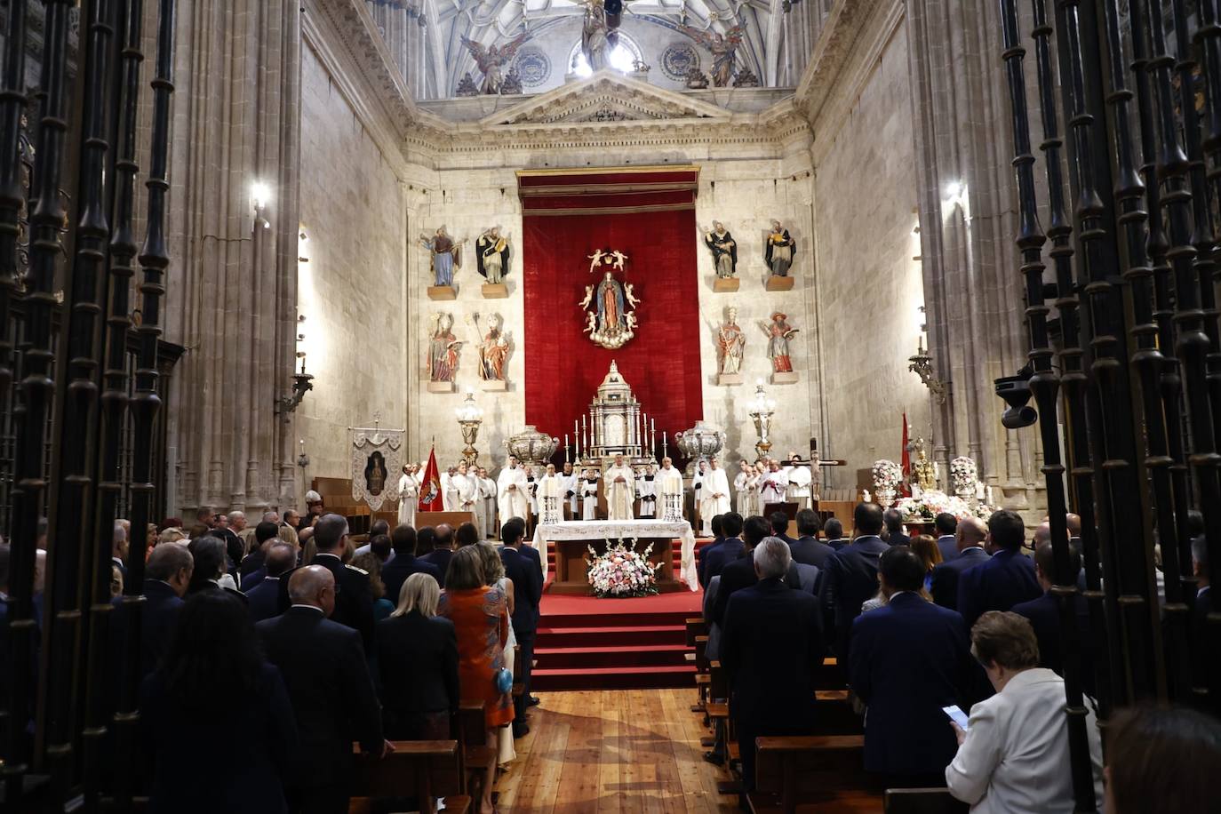 La Catedral acoge la tradicional misa en honor a la Virgen de la Vega