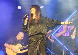 Vanesa Martín llena la Plaza Mayor y regala a Salamanca una noche llena de 'complicidad'