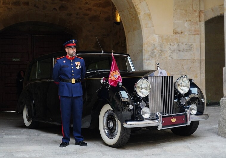 El Rolls-Royce que llevó a Felipe VI al altar, aparcado en la Torre de Anaya