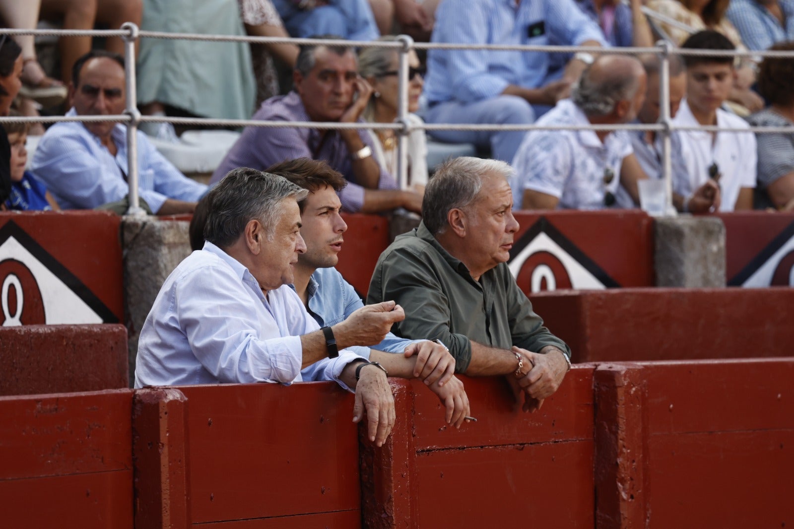 La afición &#039;calienta motores&#039; en el tradicional desenjaule
