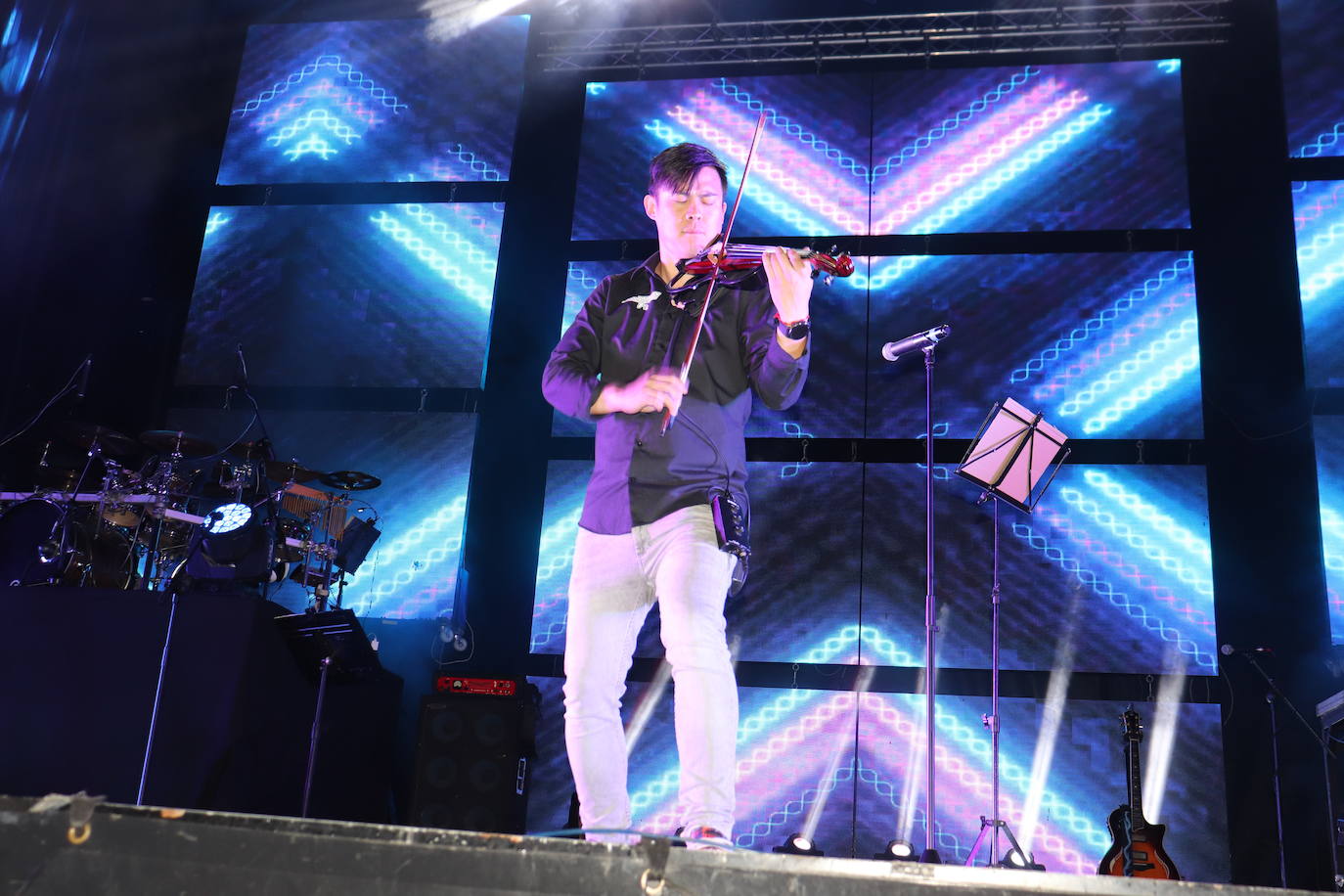 El violinista Javi Lin triunfa en la noche de Béjar