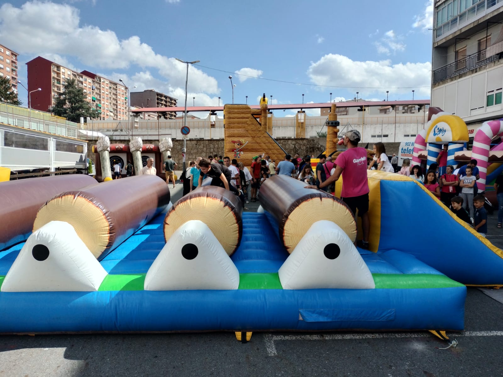 Entretenida mañana de hinchables en la última jornada festiva de Béjar