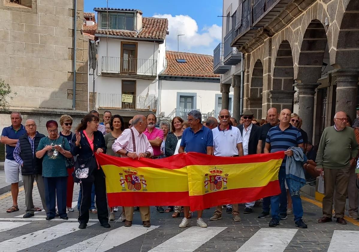 Imagen de los manifestantes en la plaza Mayor de Béjar.