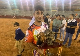 Víctor Revesado arrebató el trofeo a Iván González en La Glorieta.