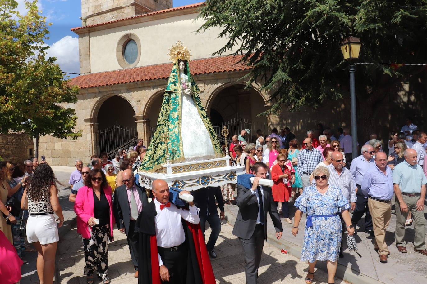 Despedida a lo grande de la Virgen de Gracia Carrero en Gallegos de Solmirón