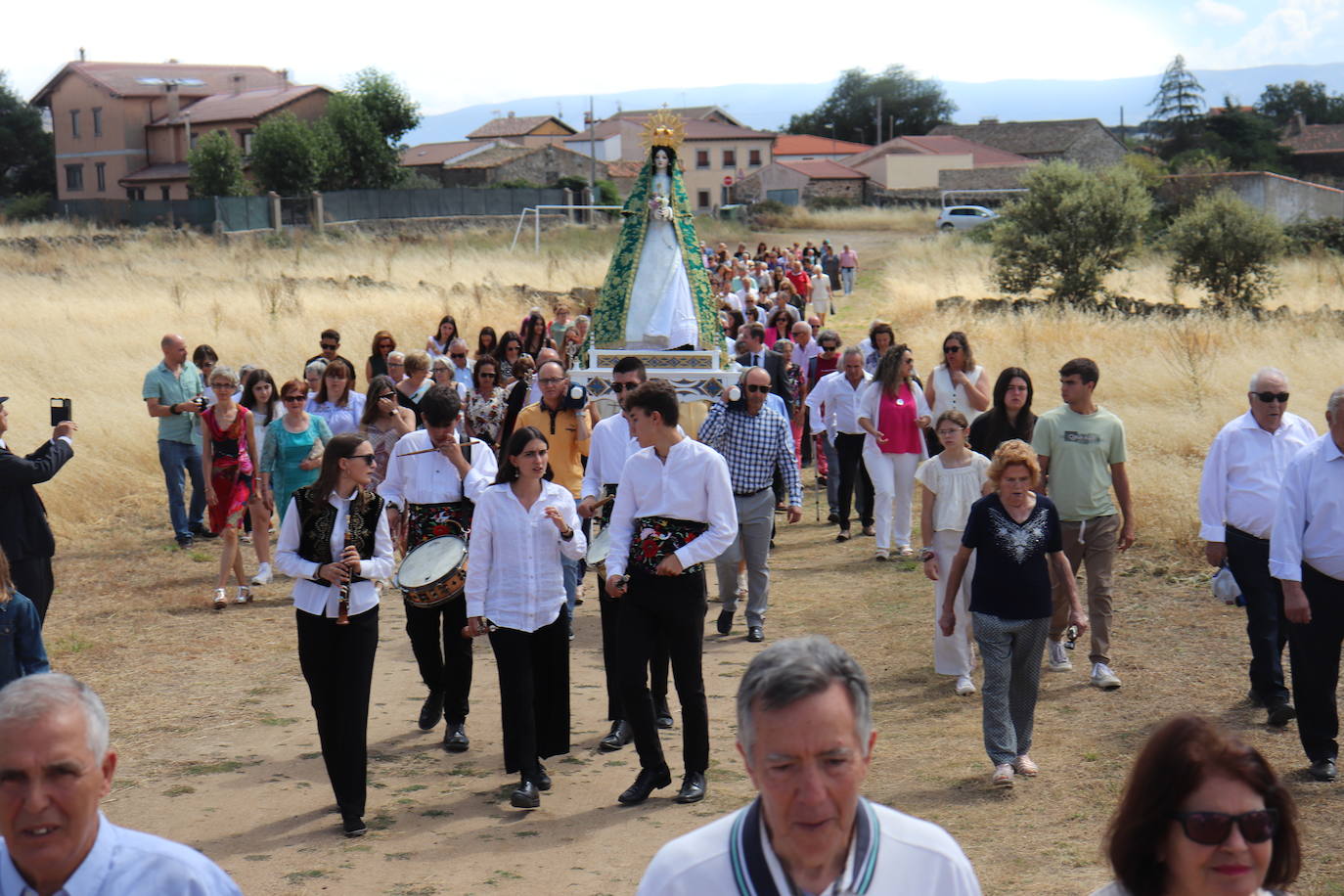 Despedida a lo grande de la Virgen de Gracia Carrero en Gallegos de Solmirón