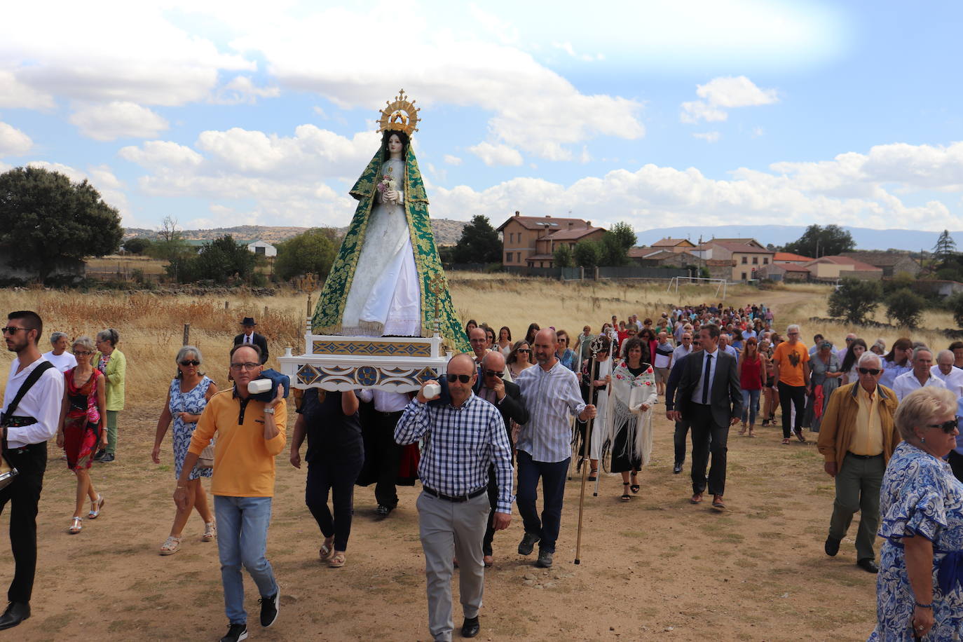 Despedida a lo grande de la Virgen de Gracia Carrero en Gallegos de Solmirón