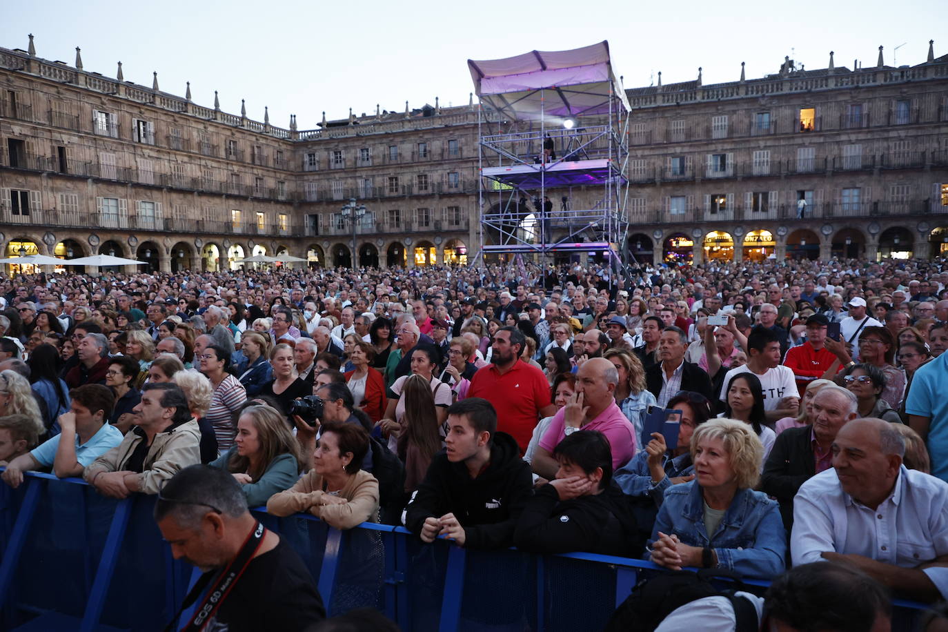 El &#039;duende andaluz&#039; invade la Plaza Mayor con la actuación de Argentina