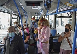 Animación teatralizada en los autobuses urbanos en la pasada Semana de la Movilidad.