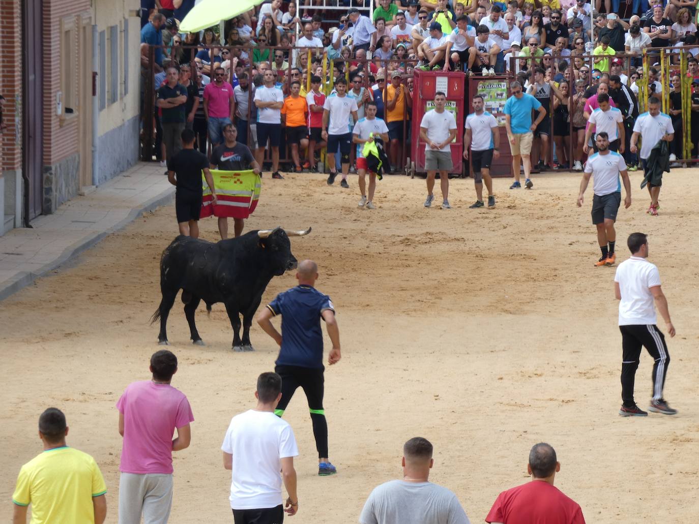 Los toros del cajón y la merienda de la vaca rematan las fiestas de Villoria