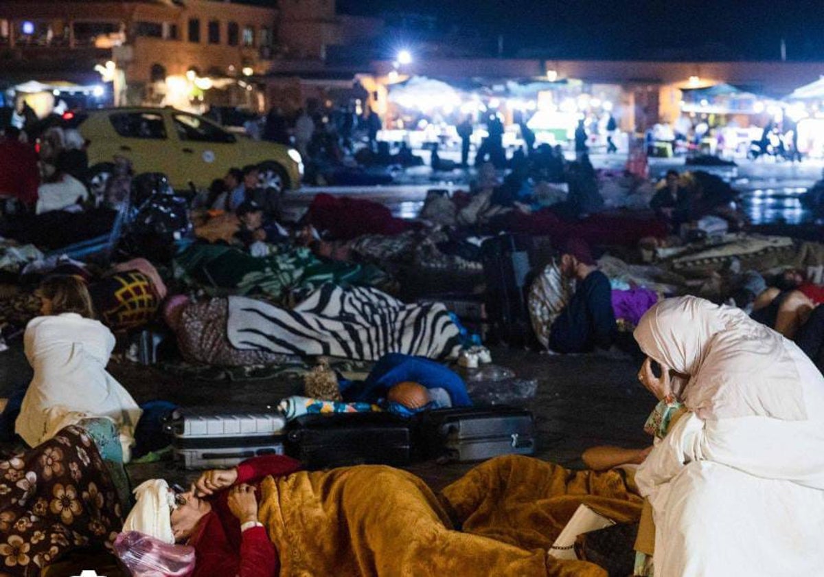 Imagen del descampado donde durmió la familia salmantina durante dos noches en Agadir, una de las zonas más afectadas por el terremoto.